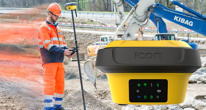 Bouwvakker in oranje veiligheidsoverall meet met gekantelde loodstaaf met de Leica iCON GPS 70 en een Leica iCON CC80 veldcontroller.